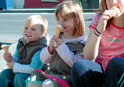Madeleine McCann enjoys an ice cream with a couple of friends in Donegal in 2007