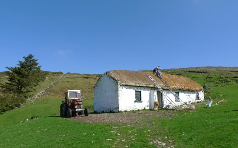 Donegal's Thatch Repair Grant Scheme now open - Highland Radio - Latest Donegal News and Sport - Vimarsana News